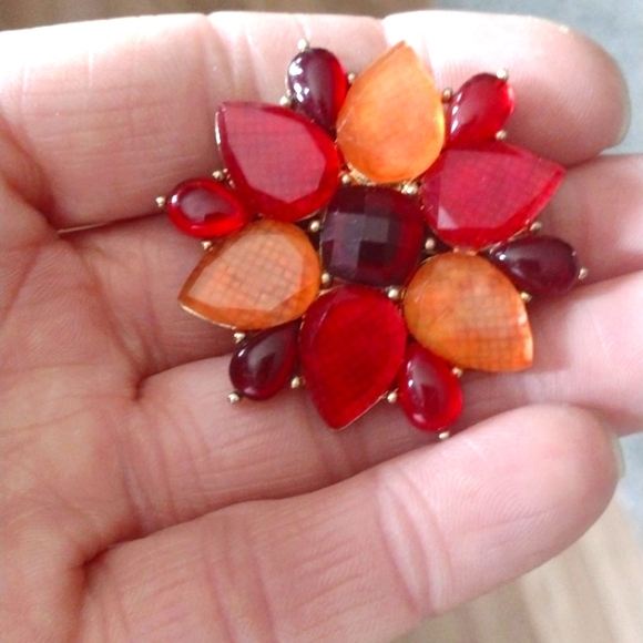 LC LAUREN CONRAD VINTAGE SHADES OF RED ORANGE RESIN GOLD-TONE FLORAL 1.8"BROOCH - Picture 4 of 8